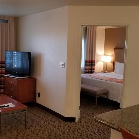 Hawthorn Suites Викторвил Екстериор снимка