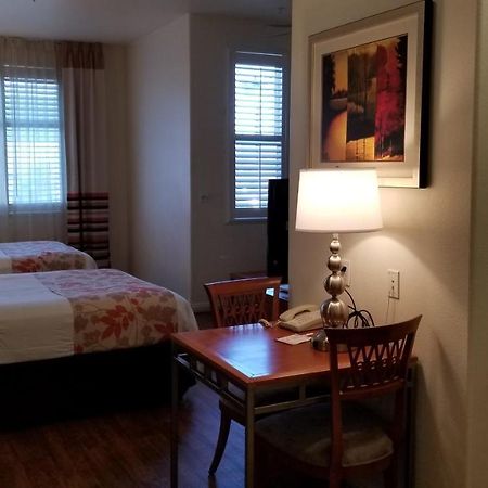 Hawthorn Suites Викторвил Екстериор снимка