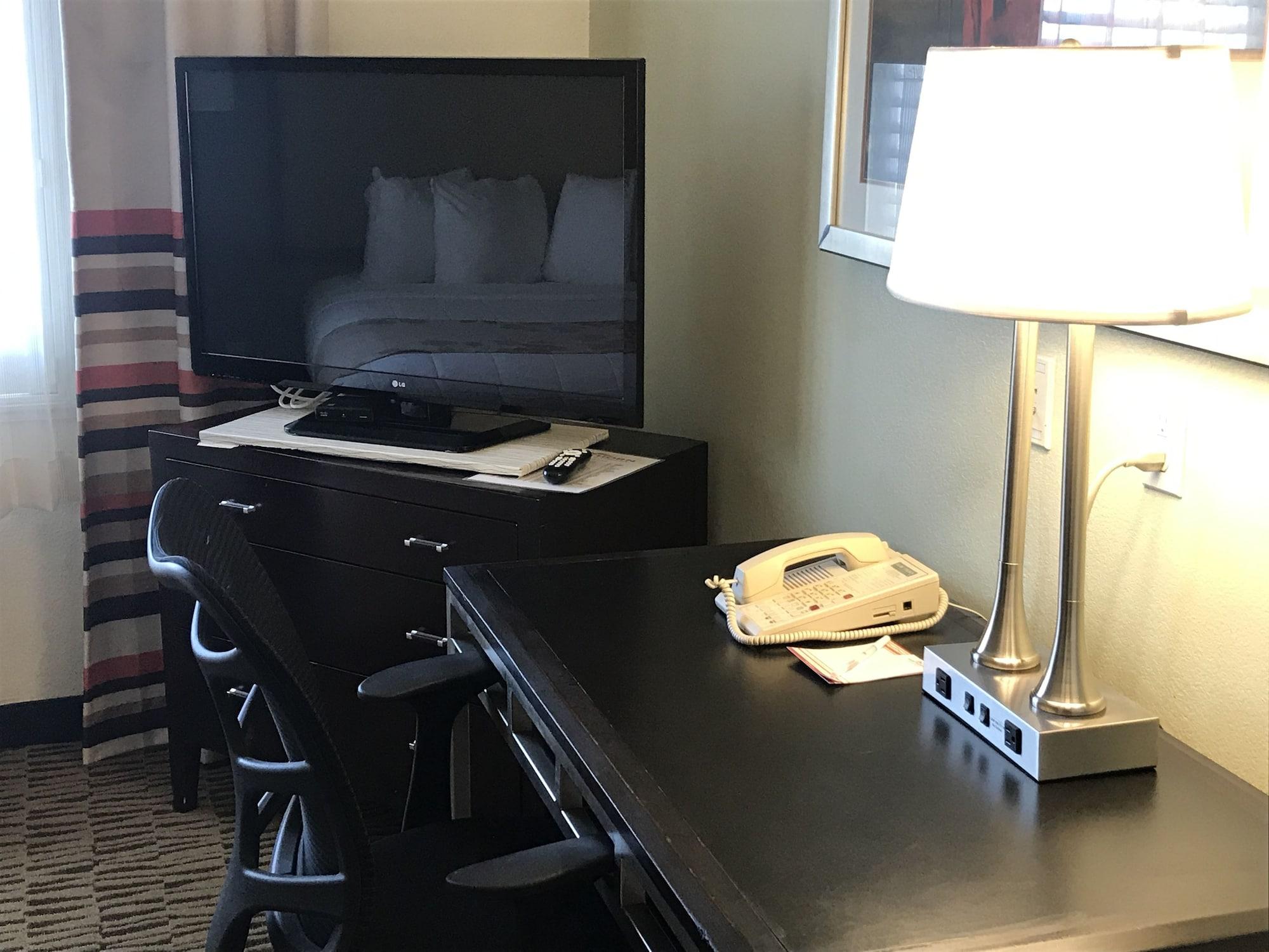 Hawthorn Suites Викторвил Екстериор снимка