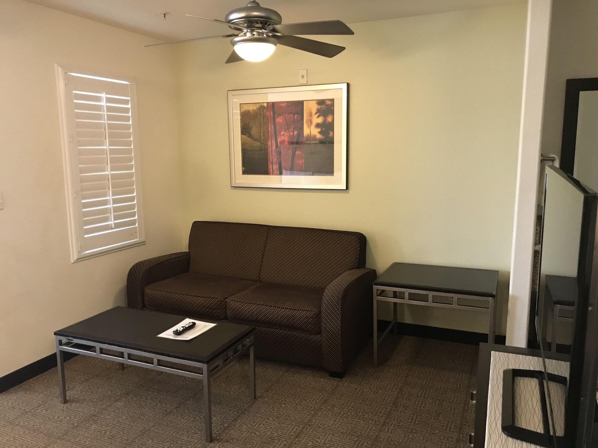 Hawthorn Suites Викторвил Екстериор снимка