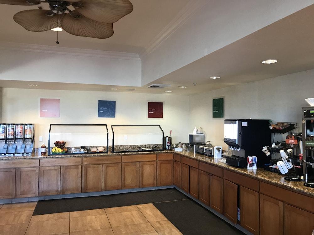 Hawthorn Suites Викторвил Екстериор снимка