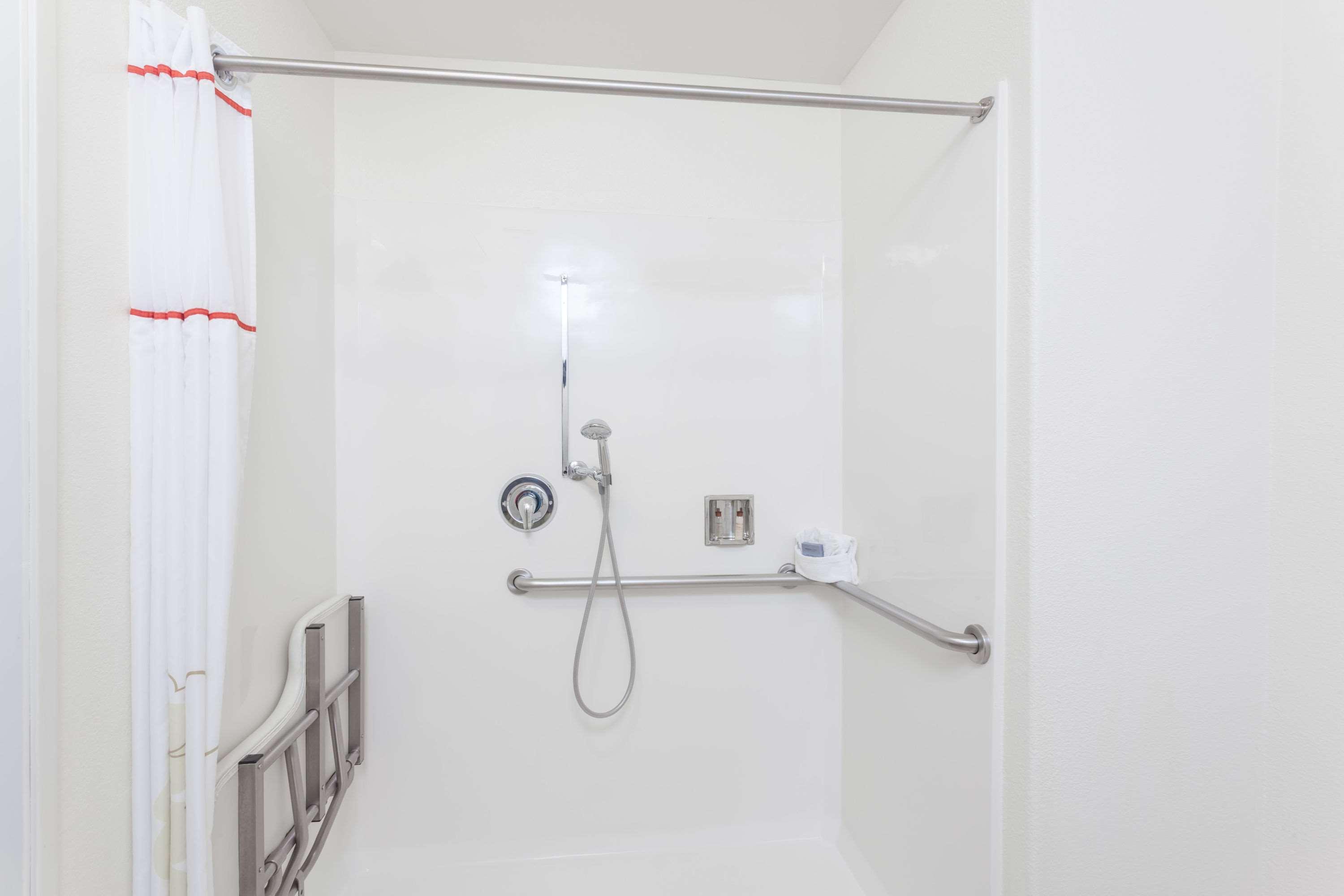 Hawthorn Suites Викторвил Екстериор снимка