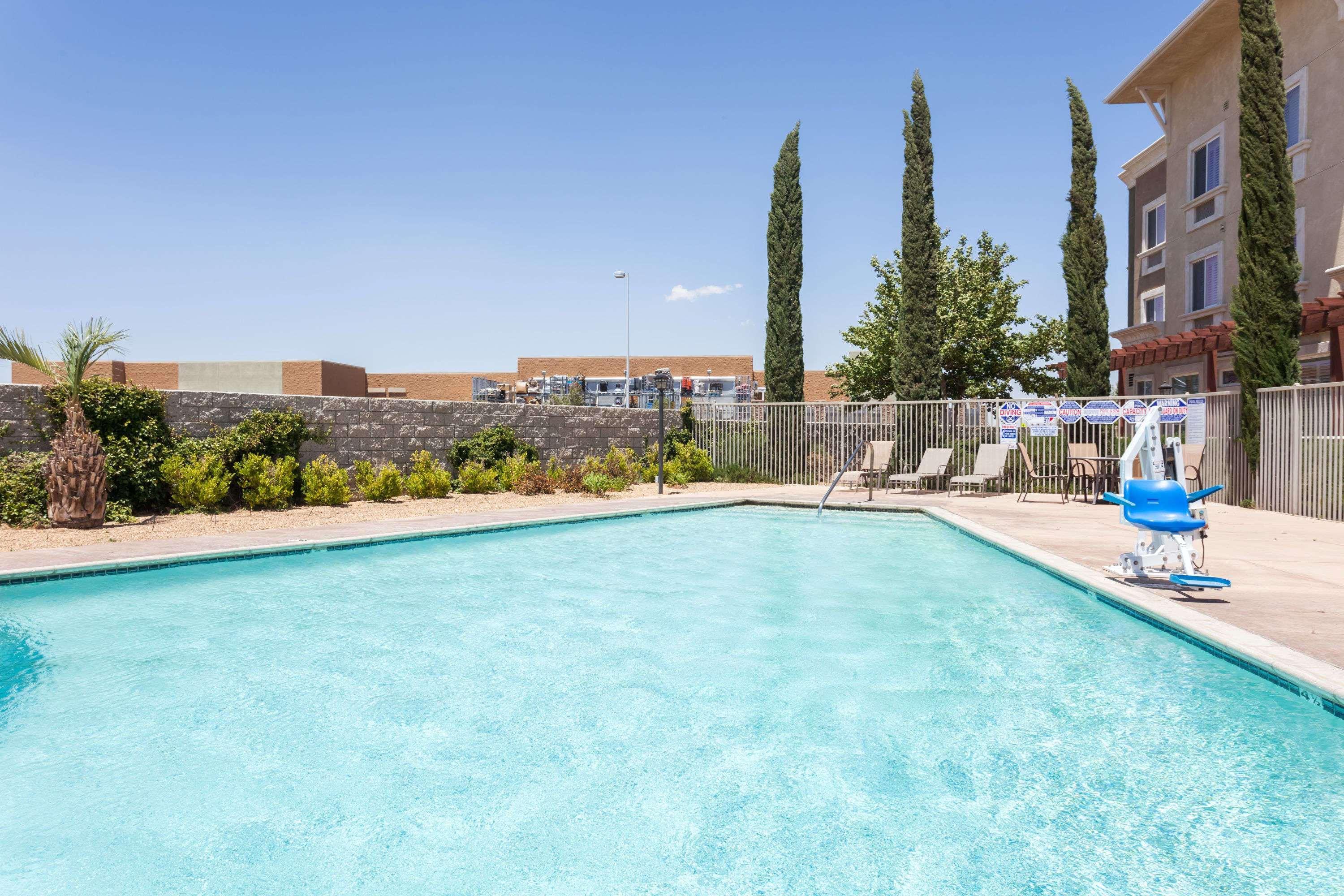 Hawthorn Suites Викторвил Екстериор снимка