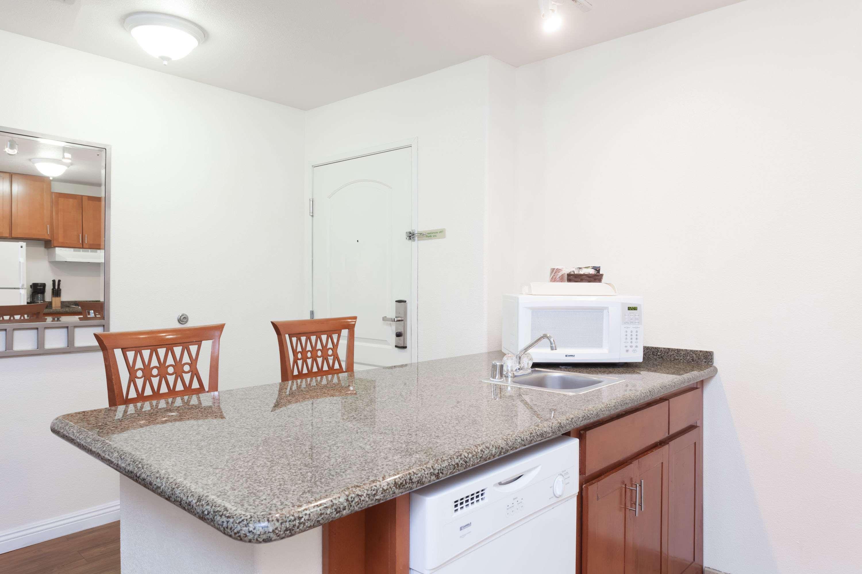 Hawthorn Suites Викторвил Екстериор снимка
