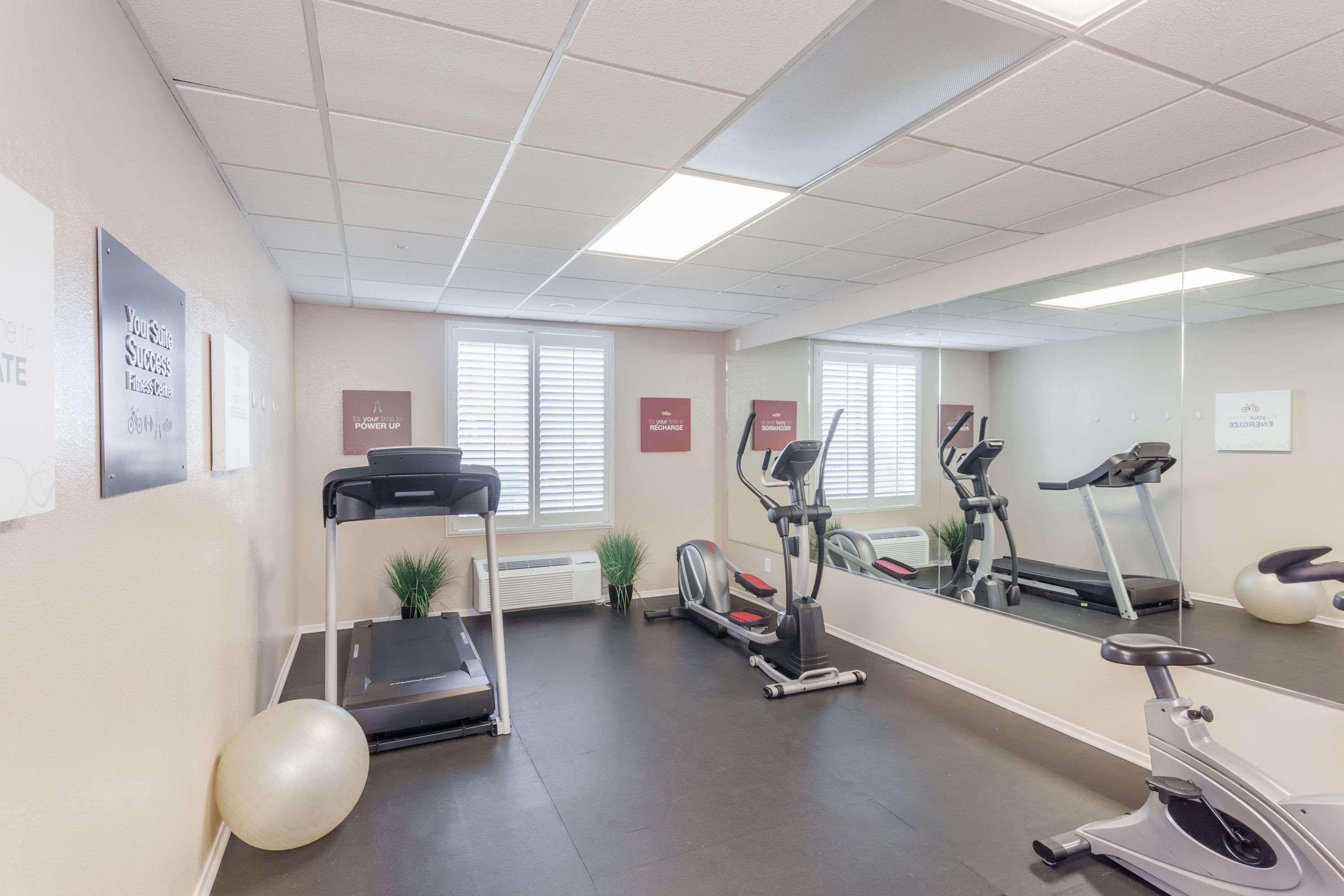 Hawthorn Suites Викторвил Екстериор снимка