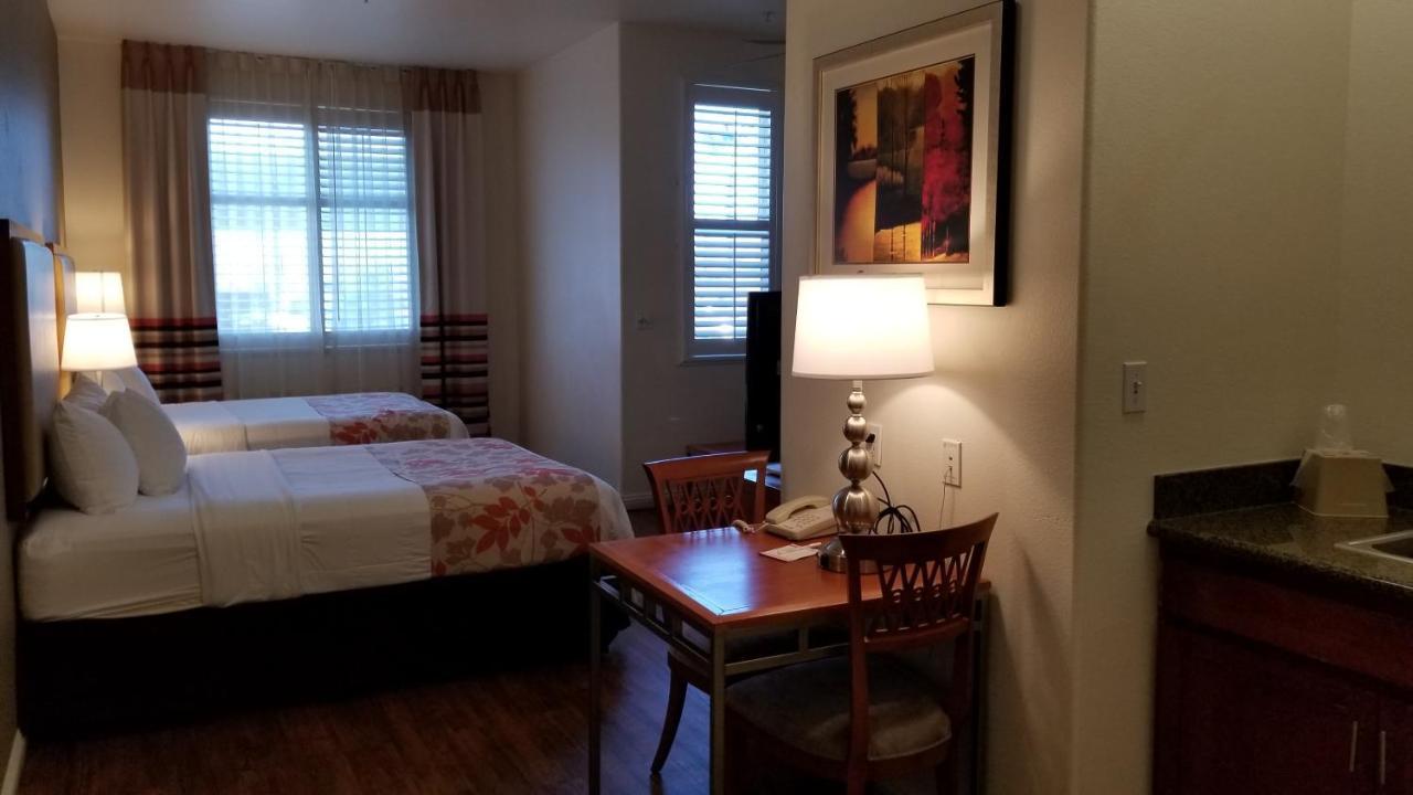 Hawthorn Suites Викторвил Екстериор снимка