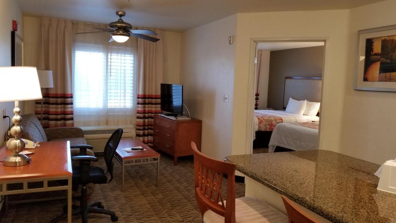 Hawthorn Suites Викторвил Екстериор снимка